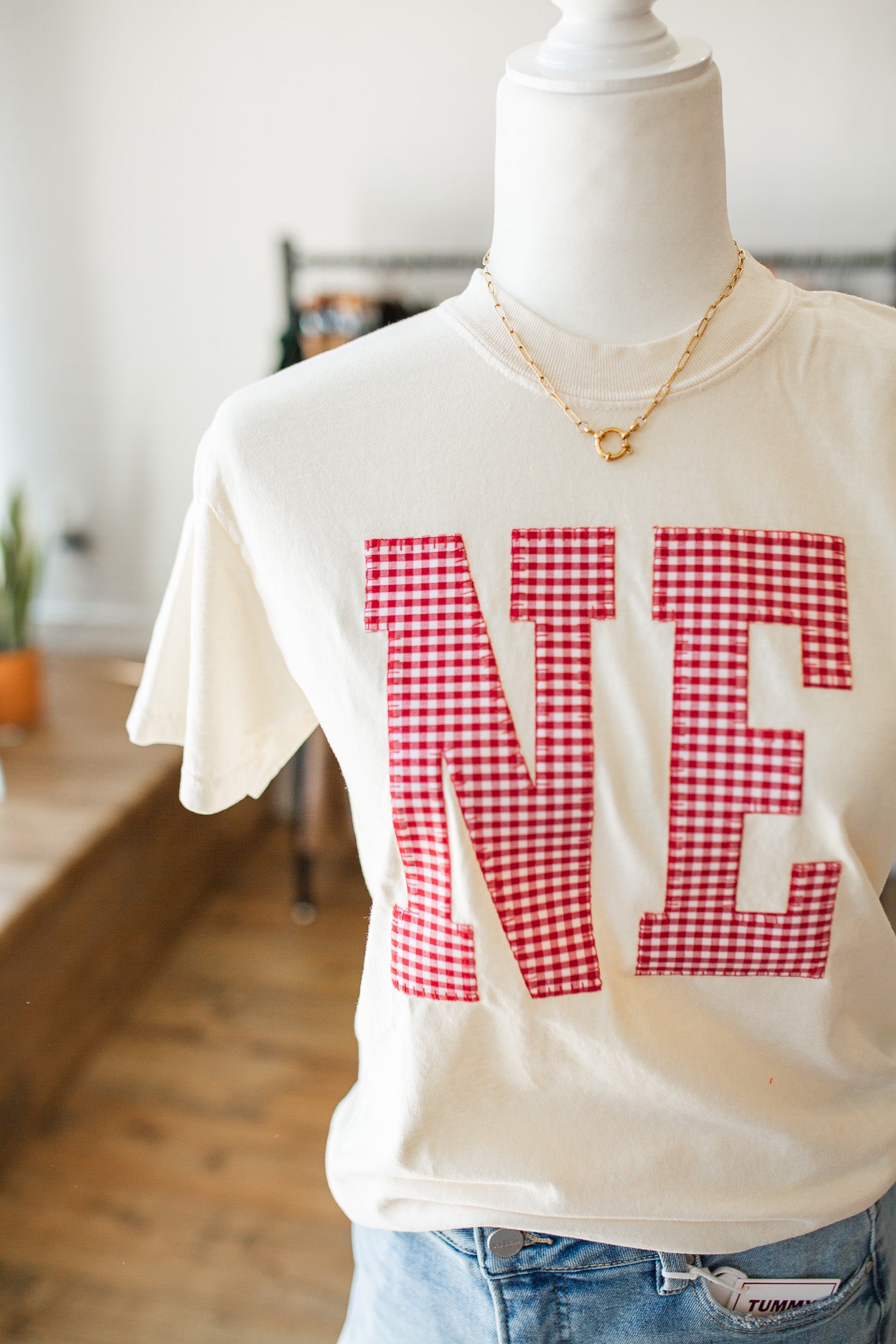 GINGHAM NE APPLIQUE - IVORY TEE