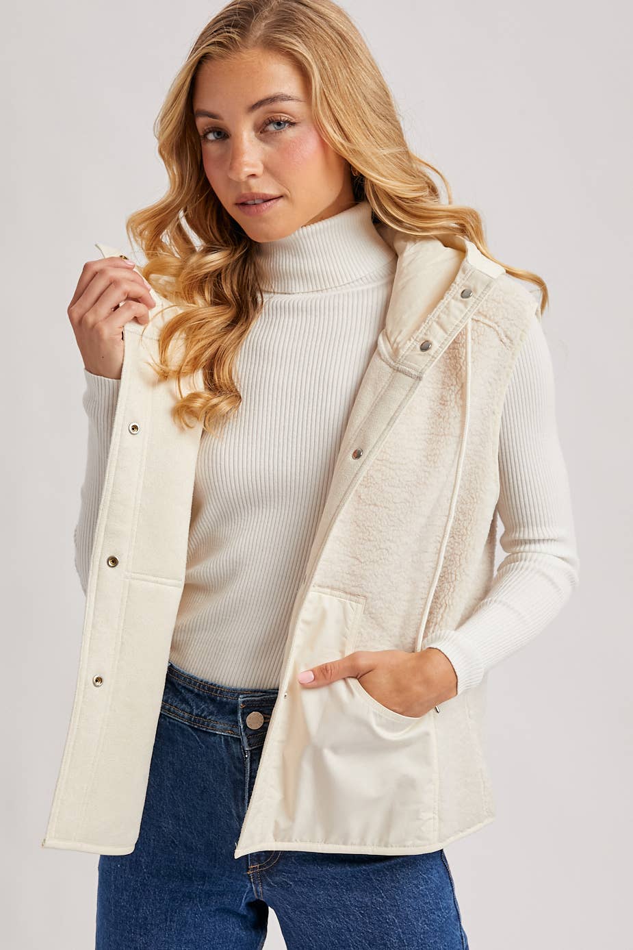 SHERPA FLEECE HOODED VEST