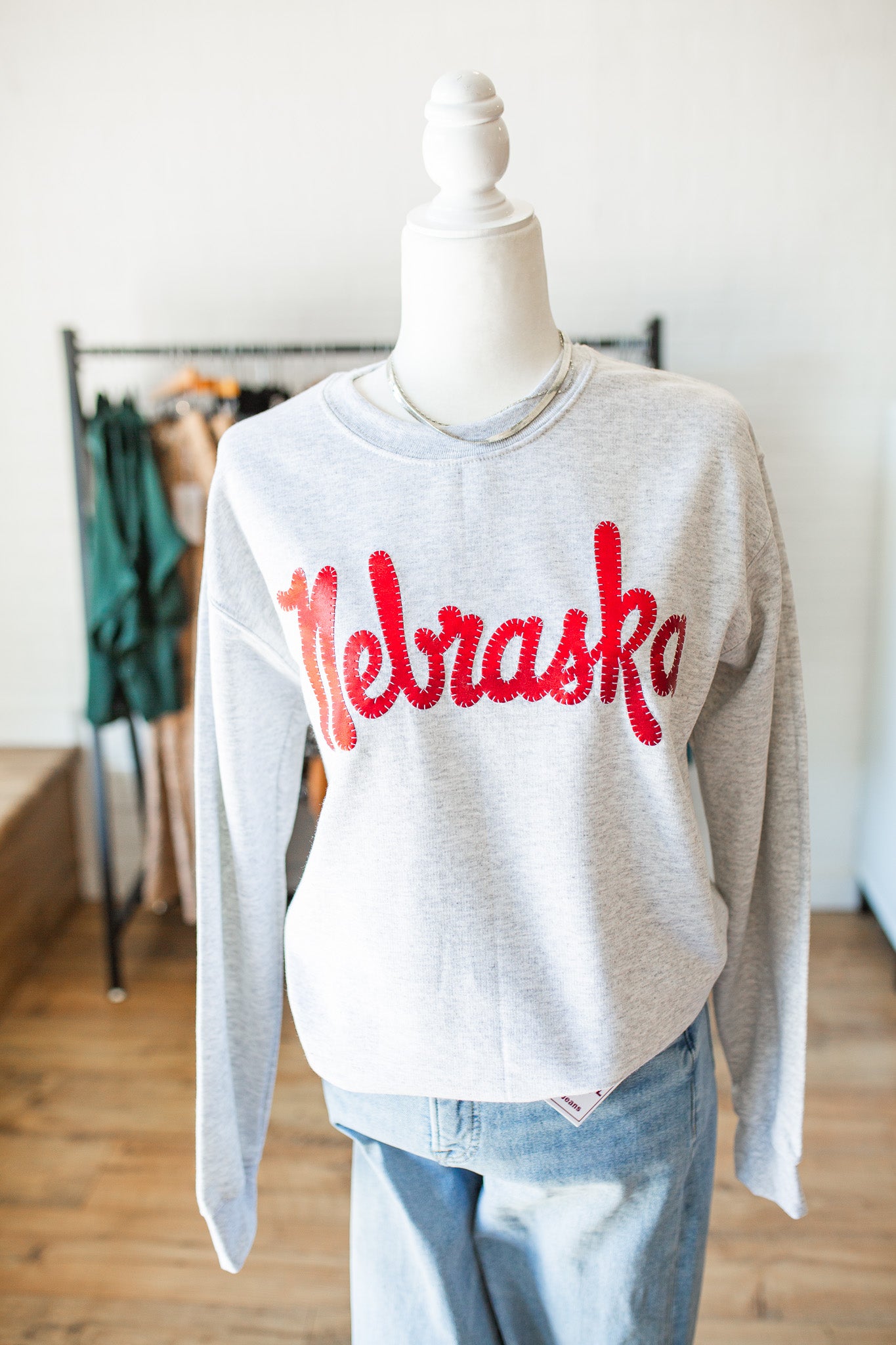 METALLIC NEBRASKA APPLIQUE - GREY CREW