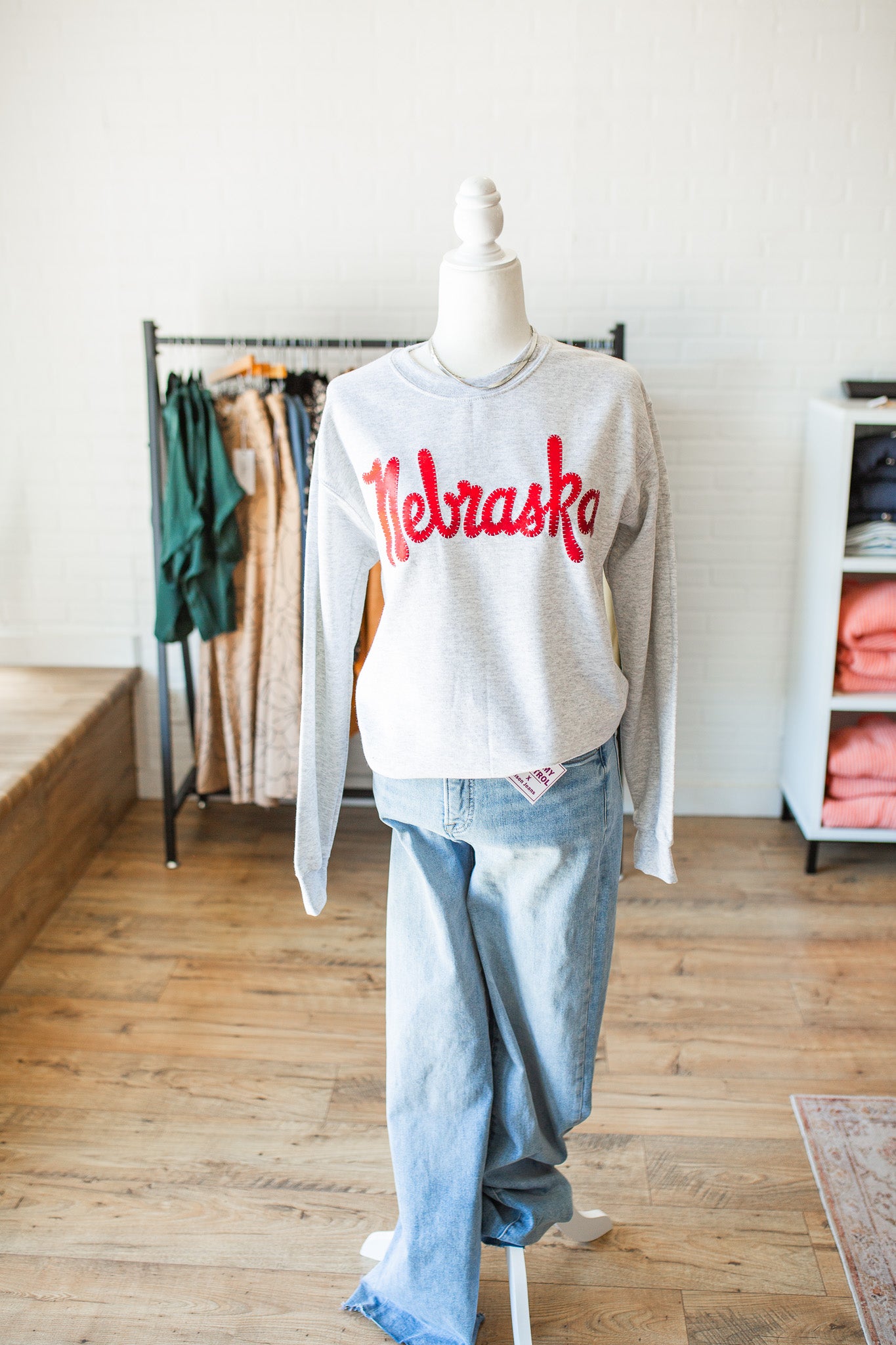 METALLIC NEBRASKA APPLIQUE - GREY CREW