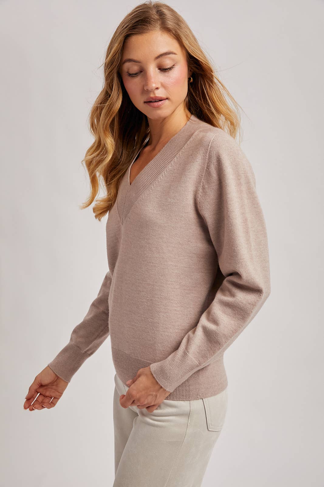 Ruby RIBBED V-NECK KNIT SWEATER